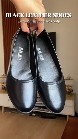 Kung naghahanap ka ng black shoes na may wedge eto na yun mii! 🫶🏻 #blackshoes #wedgeheels #blackshoesforwomen #shoesforwomen #shoesforschool #leathershoes 