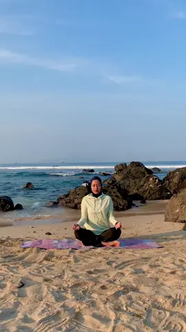 I’m becoming the best version of myself 🤍  #fyp #foryoupage #yoga #yogapantai #yogaflow #yogasequence #kelasyoga #yogalampung #yogakalianda #pantailampung #pantaikalianda 