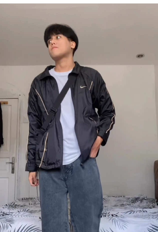 today fit 📸 #grwm #vintagejacket #windbreaker #nike #outfitideas 