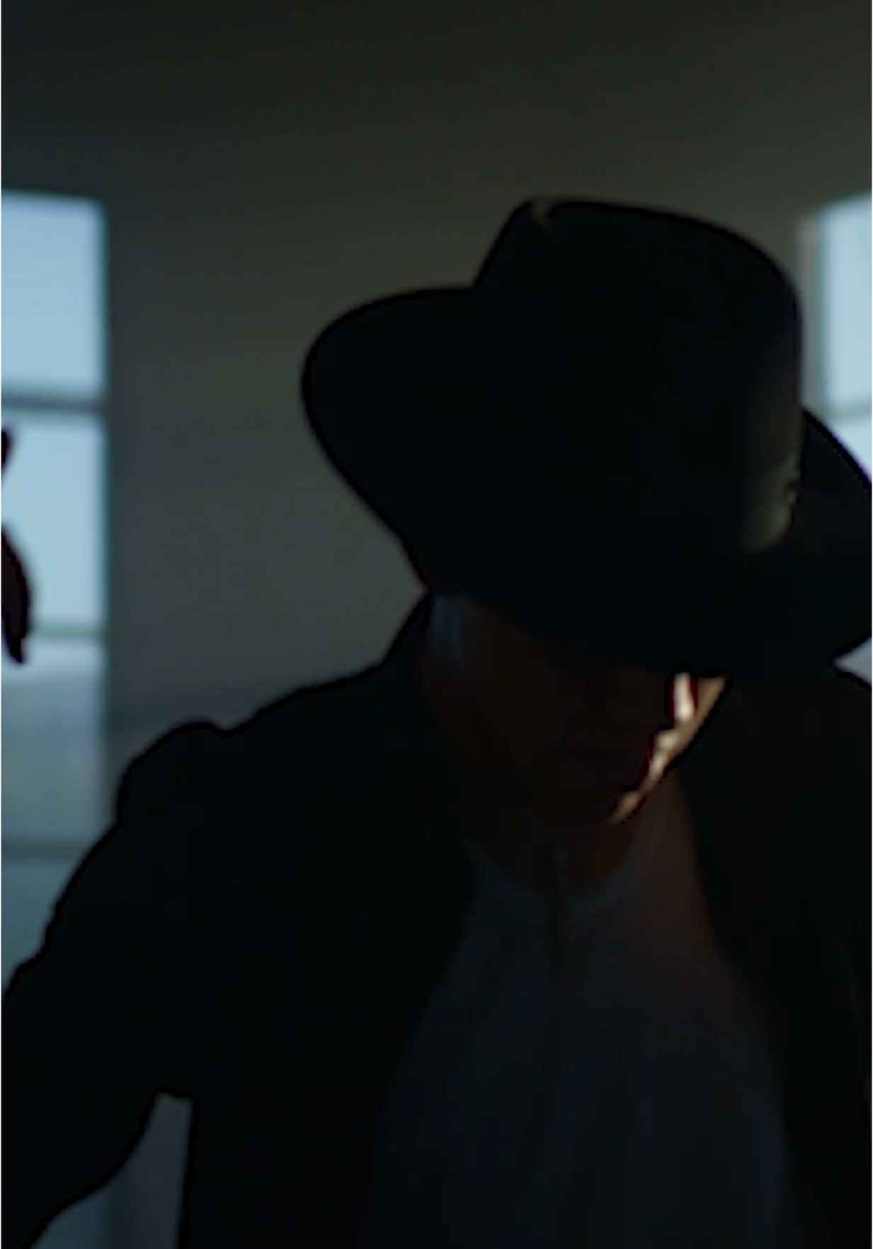 17/04 #FROZEN 🕴🏻🎬 🎩 #CrisMJ #Apocalipsis #NewAlbúm 