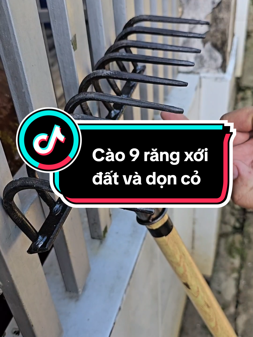 Cào 9 răng xới đất và dọn cỏ, chất liệu thép chắc chắn, sử dụng để tiết kiệm thời gian và công sức khi xới đất hay dọn cỏ.  #cao9rang #cuocdat #caoxoidat #caorangxoidat 