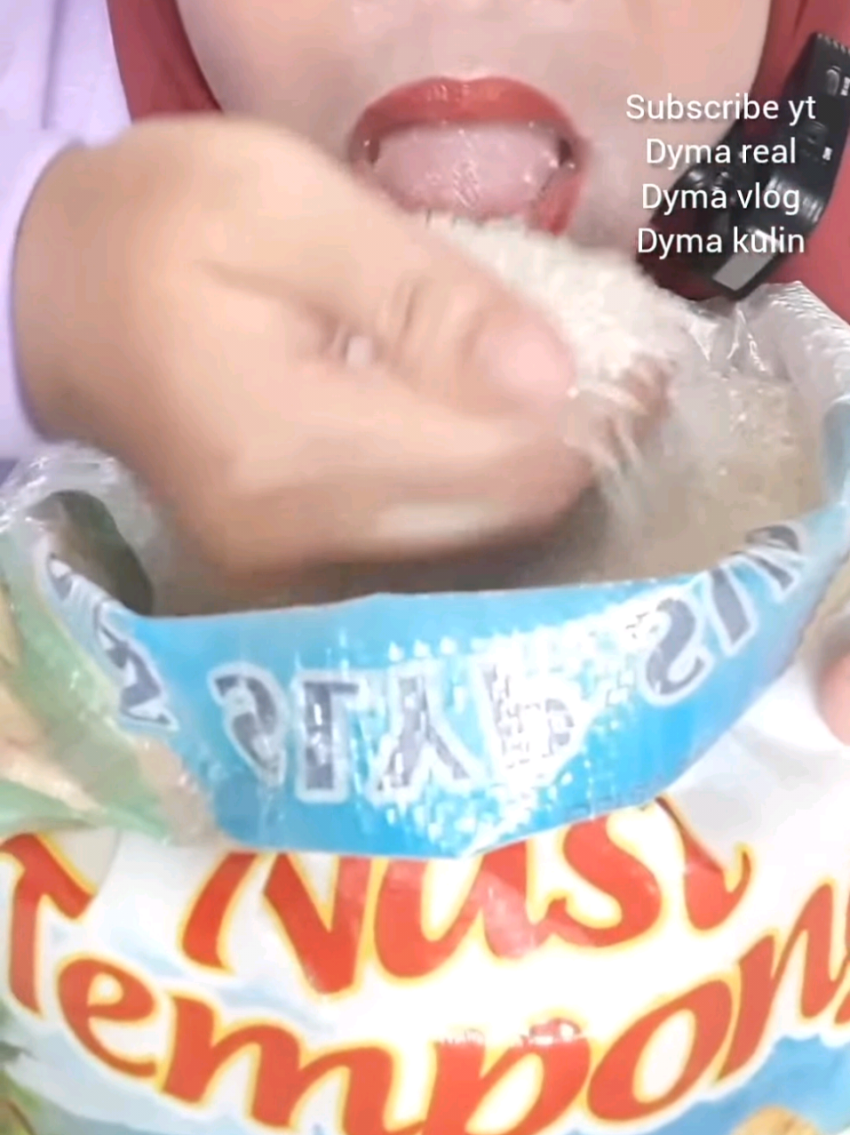 Beras baru nasi tempong🤤 @Asmrberas✅  #makanberasmentah #rawriceeating #berasbasmati #asmr #shorts #fyp 