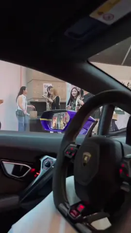 Đây có phải là cảm giác của người trẻ và thành công không? #Lamborghinisvj