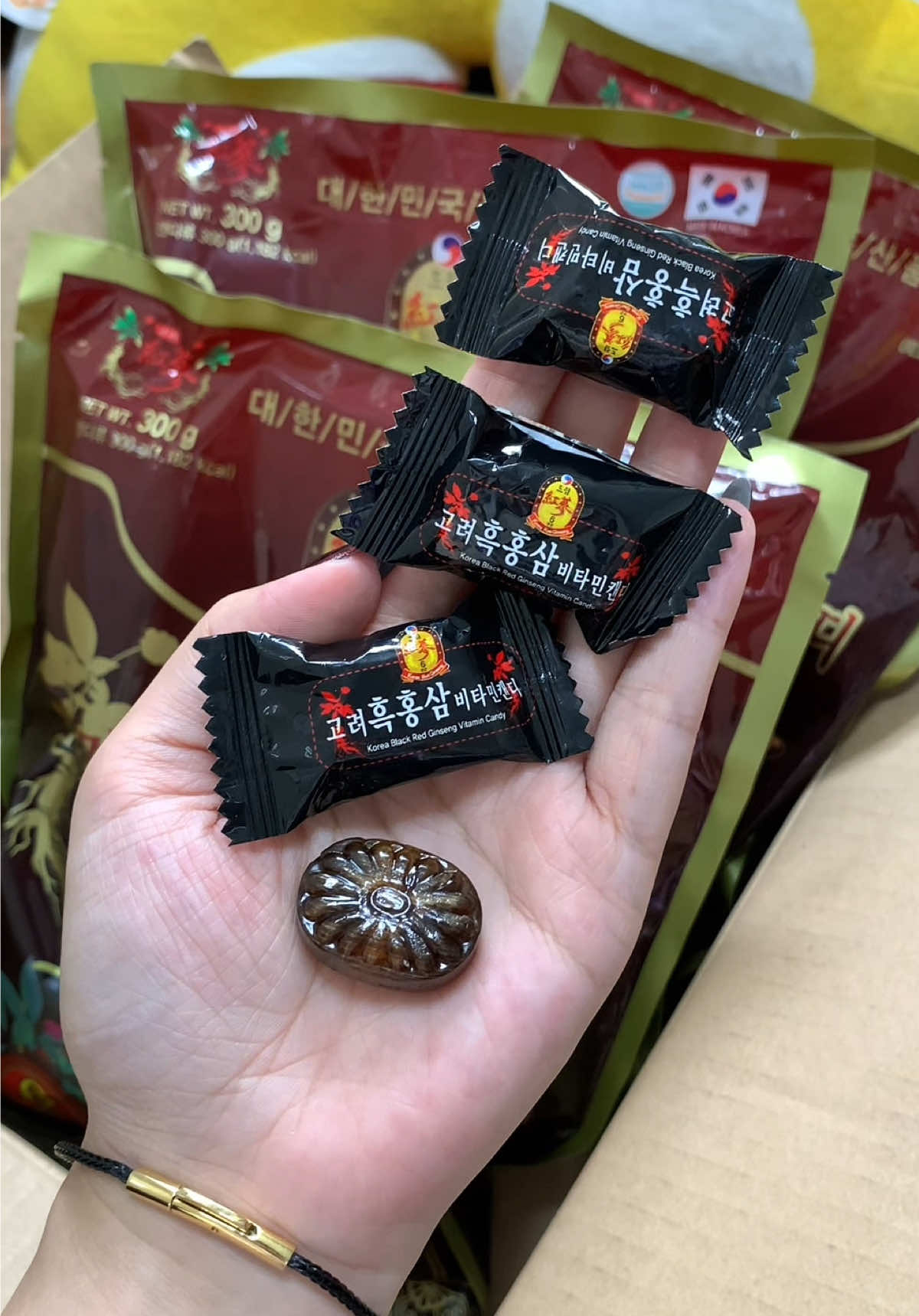 Trả lời @Trần Văn Thiết. 1967. Combo Kẹo hắc sâm đen Hàn Quốc hỗ trợ cho người hay bị chóng mặt, đuối sức, mệt mỏi căng thẳng. Giúp tinh thần tỉnh táo, tập trung, cải thiện trí não và tăng cường sức đề kháng #keosam #reviewfood #keosamhanquoc  