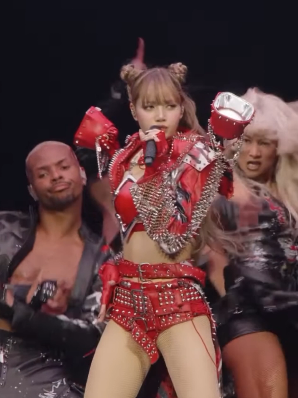 so cool lifestyle❤️‍🔥 #LISACHELLA #lalisa #lisa #Coachella2025 