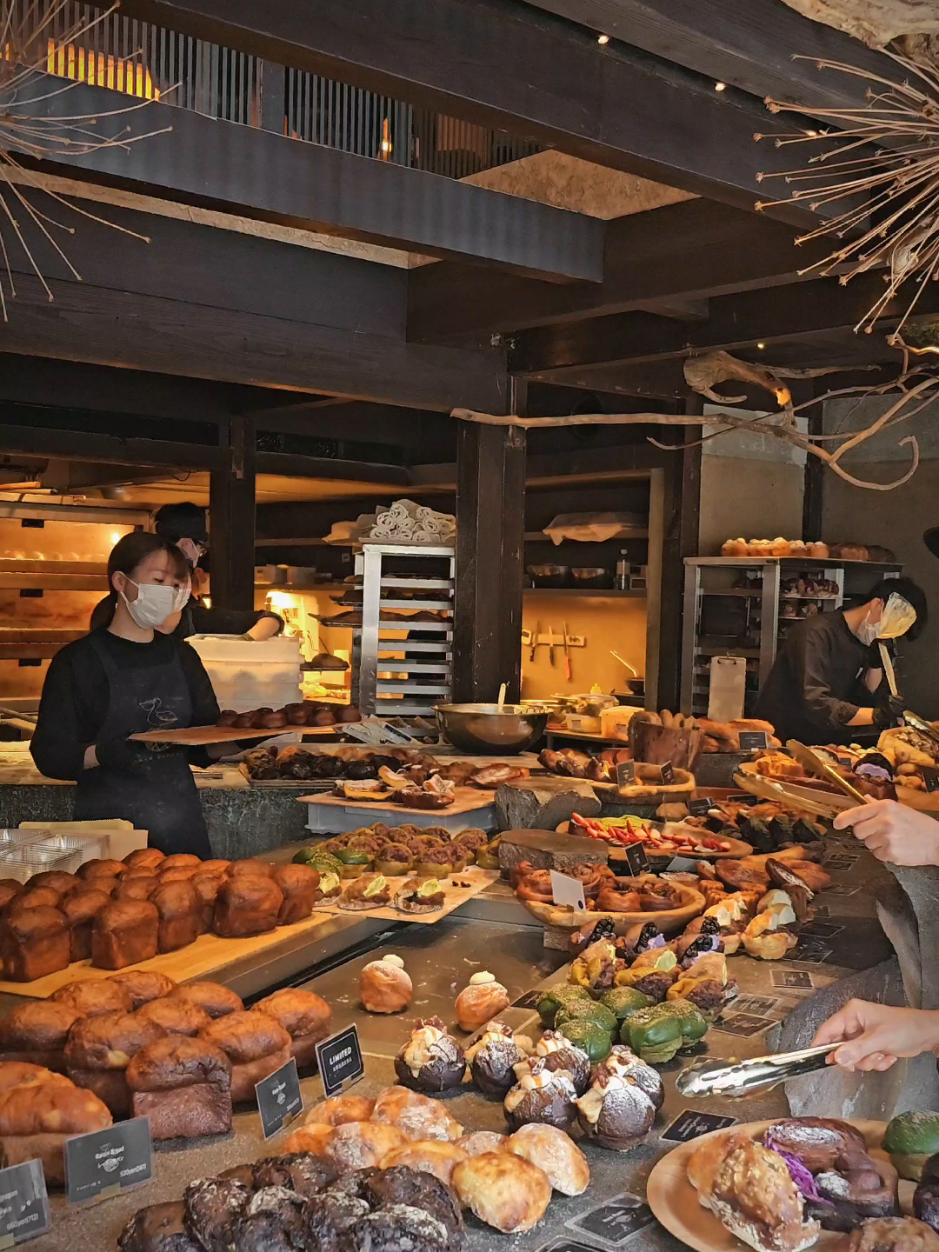 Japan Bakery.🇯🇵🥨Everything looks so good! I ended up spending almost 8,000 yen just on bread.😁🥖 #creatorsearchinsights #japan #bakery #japanfood #japanbakery #amamdacotan #kyoto #bread 