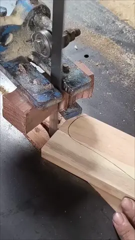 #furnituremaker #furnituredesigner #cutting #womenworkout #women  #woodworking #woodworkingcommunity #dowoodworking #woodworkingproject  #finewoodworking #asmrsounds  #satisfying #worker #dangerous  #reels #reelsinstagram #foryou #woodencut #woodworkingskills #woodworkingtips #woodworkingforall 1 #woodgoods 