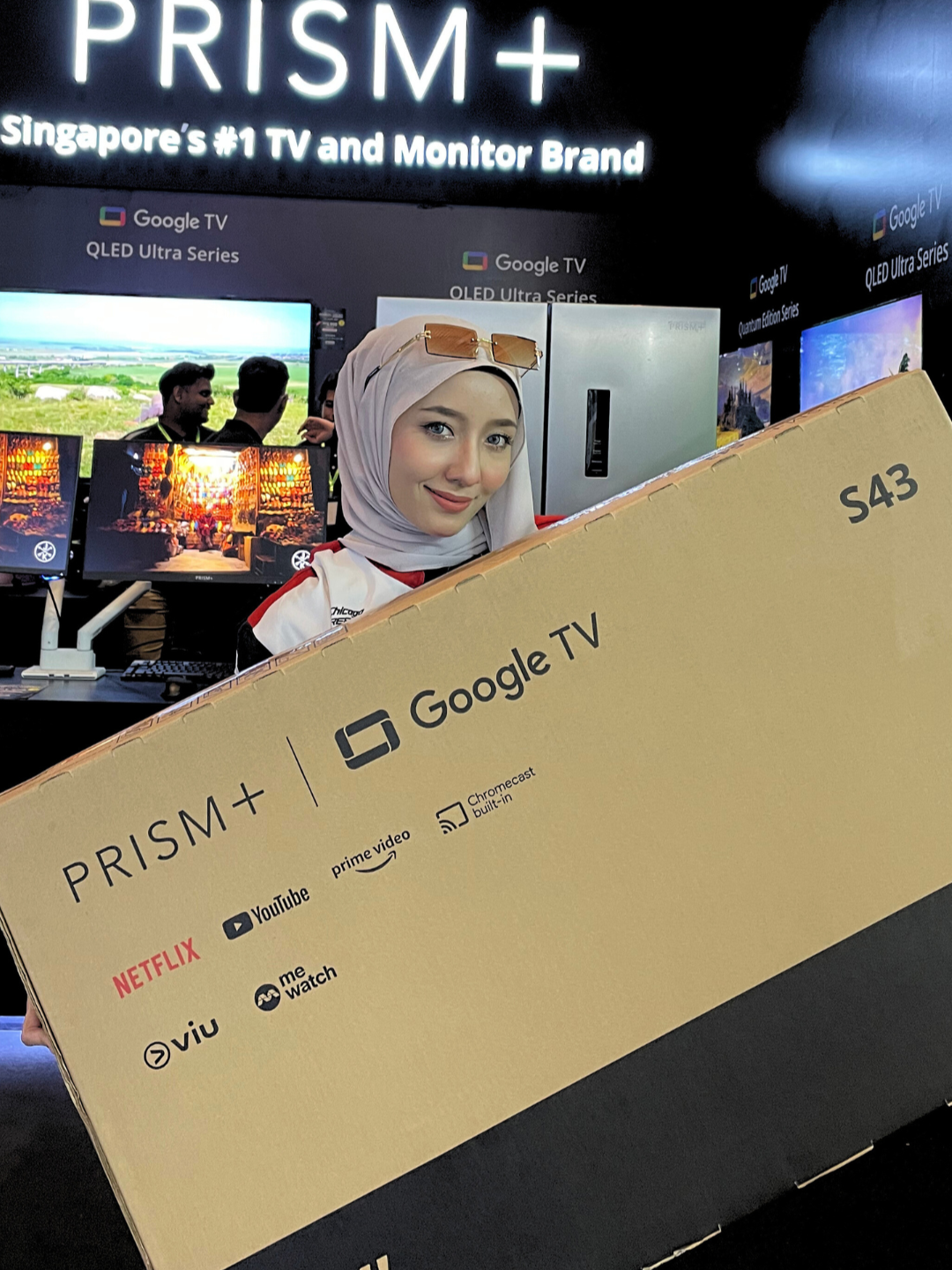 🎥 We’re LIVE at HOMEDEC Penang and just LOOK at the crowd! 😍 The vibes are buzzing and the deals are flying fast! 🏃‍♀️💨⁠ ⁠ 📍 Don’t miss out on your chance to grab exclusive promos, special prices, and meet the PRISM+ team in person! Come visit us NOW at Booth AP093, Setia SPICE! 🖥️🔥⁠ ⁠ #PRISMplusMalaysia #HomeDecPenang #LiveAtHomeDec #SmartTVDeals #PRISMplusOnTheGo