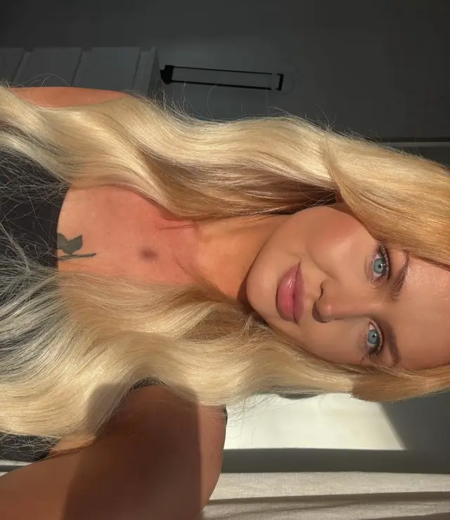 Back to blonde babyyyy 🩷✨🙂‍↕️ #hairtransformation #fyp #blondehair 