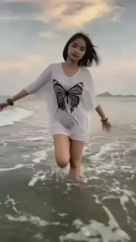 pretty girl on tiktok #cutegirl #prettyface #fypシ゚ #beautifulgirl #prettygirls #prettywoman #beautifulwoman #dancingwithypurghost 