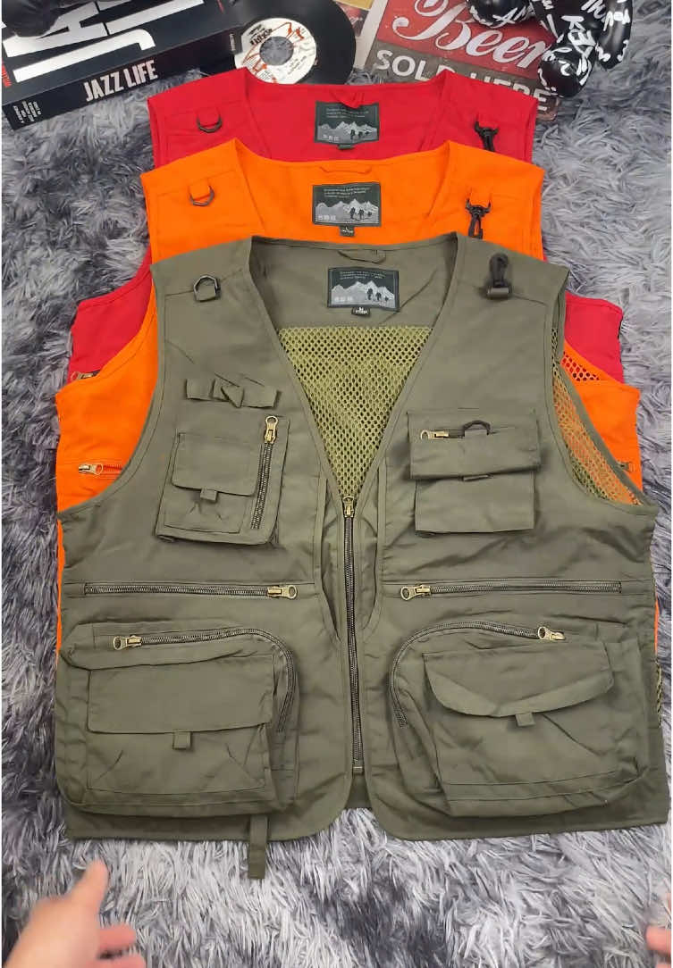 Multi-pocket vest, essential for outdoor adventures! Practical and stylish design!#MultiPocketVest #OutdoorAdventure #PracticalDesign #CasualVest #Men'sFashion   Multi-pocket zipper gilet, 35% OFF! $18.45 for practical style!  