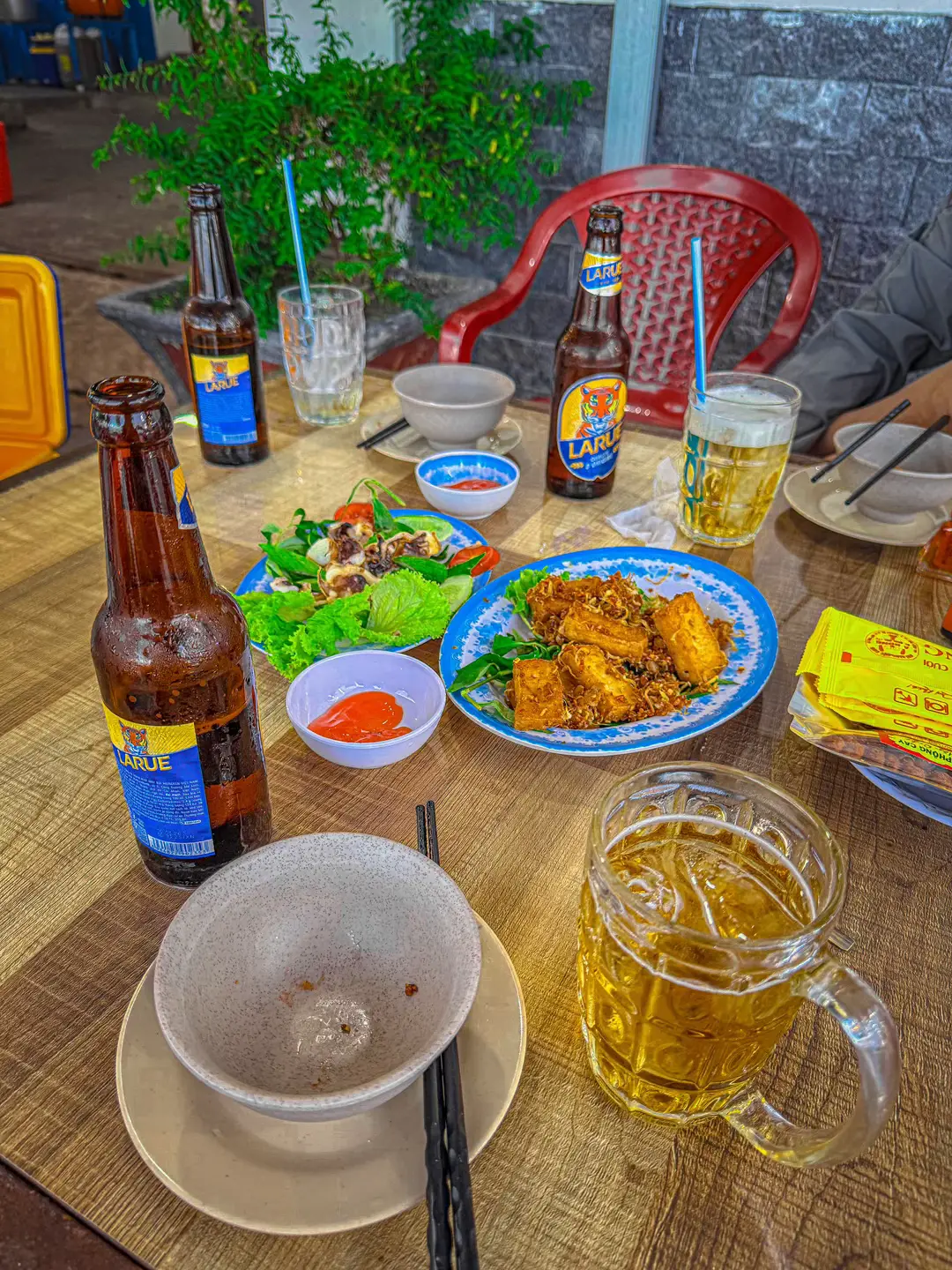 Một ánh mắt, nhìn ai cũng được nhưng không phải nhìn ai cũng vậy. Một nụ cười, cười với ai cũng được nhưng không phải cười với ai cũng thế...