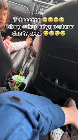 😭😭😭 gatau diikut dari mana #ulet #uletbulu #serem #serembanget #ngeri #ngeribanget #fyp #fyppppppppppppppppppppppp 