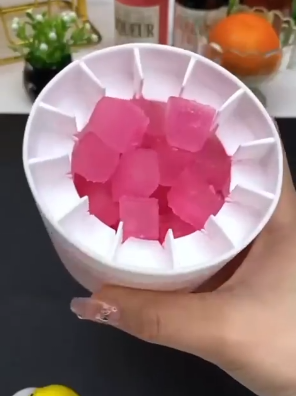 Dê uma olhada em Molde De Silicone Para Cubos De Gelo Balde Redondo De Verão Frigorífico Criativo Ferramentas De por R$19,50 - R$19,54. Compre na Shopee agora!  ✨ para a compra desse produto e de outros Link na Bio ✨