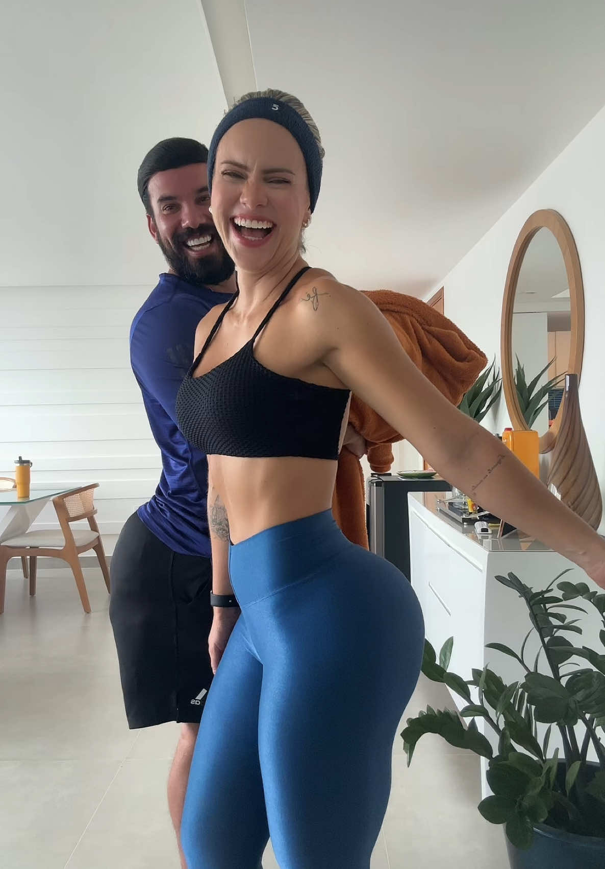 Sofremos pq temos a bunda grande 😂😂😂😂😂😂