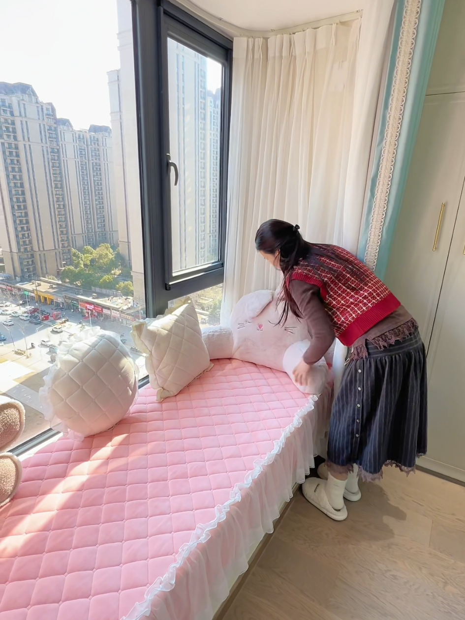 Góc nhỏ lung linh, chill cùng không gian với bộ đệm cửa sổ dễ thương này #tienichcuocsong #giadungtienich #nhadep 