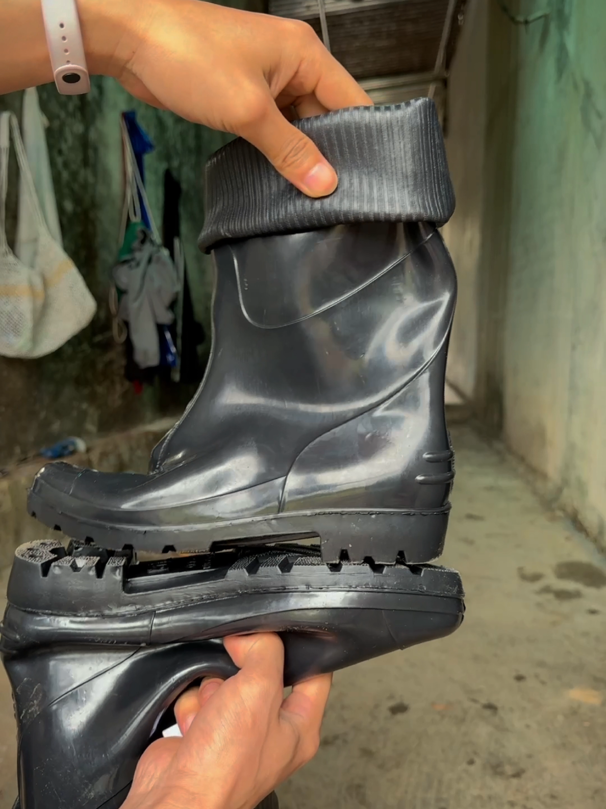 ủng cao su màu đen lội nước cao cổ #ungdimua #ungcaosu #ủngbaove #ungloinuoc 