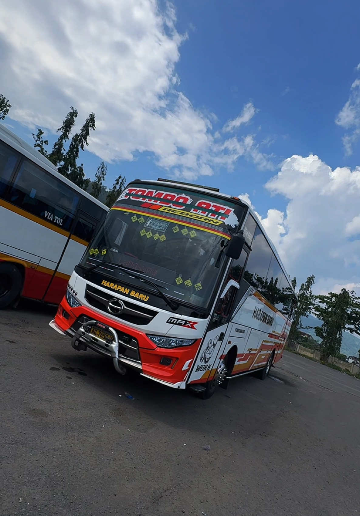 Harapan Baru Tombo Ati Reborn AC Tarif Biasa 🤩 #busharapanbaru #poharapanbaru #tentremkaroseri #max #hinoak8j #busharapanbarutomboati #trenggalekbusgallery #hinobus #actarifbiasa 