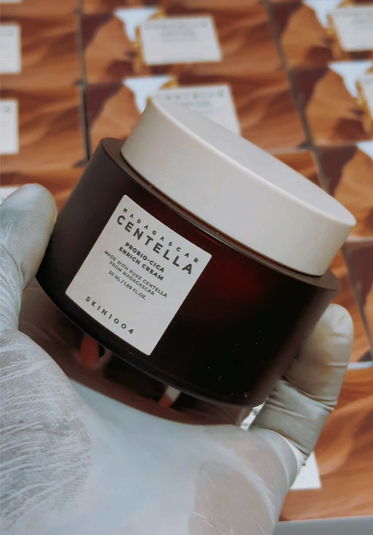 The SKIN1004 Madagascar Centella Probio-Cica Enrich Cream is a rich, soothing moisturizer designed to strengthen the skin barrier, hydrate deeply, and calm irritation. It's especially beneficial for dry, sensitive, or compromised skin types.​ 🌿 Key Ingredients & Benefits Fermented Centella Asiatica (Probio-Cica): Enhances skin barrier repair and provides anti-inflammatory benefits.​ Ceramide NP: Reinforces the skin’s natural barrier, locking in moisture.​ Shea Butter & Macadamia Seed Oil: Deliver nourishing hydration without a greasy feel.​ Madecassic Acid, Asiaticoside, Asiatic Acid: Active compounds from Centella that promote healing and soothe irritation.​ No Artificial Fragrance or Colorants: Suitable for sensitive skin.​ 🧴 Texture & Skin Type Suitability This cream has a thick, buttery texture that spreads smoothly and absorbs well, leaving a silky finish. It's ideal for:​ Dry to combination skin​ Sensitive or reactive skin​ Skin recovering from over-exfoliation or barrier damage​ #SKIN1004 #ProbioCica #CentellaCream​ #BarrierRepair #SensitiveSkinCare #HydrationBoost​  #KBeautyRoutine #GlowUpSkin #SkincareUganda