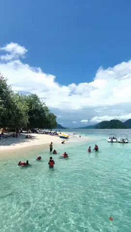 Pulau Pagang 🏝️  #pagang #pagangisland #sirandahisland #pasumpahanisland #pamutusanisland #padang #padangsumbar #sumbar #sumbartiktok #sumbarrancak #pekanbaru #jambi #jambipride #riau #kawasanmandeh 