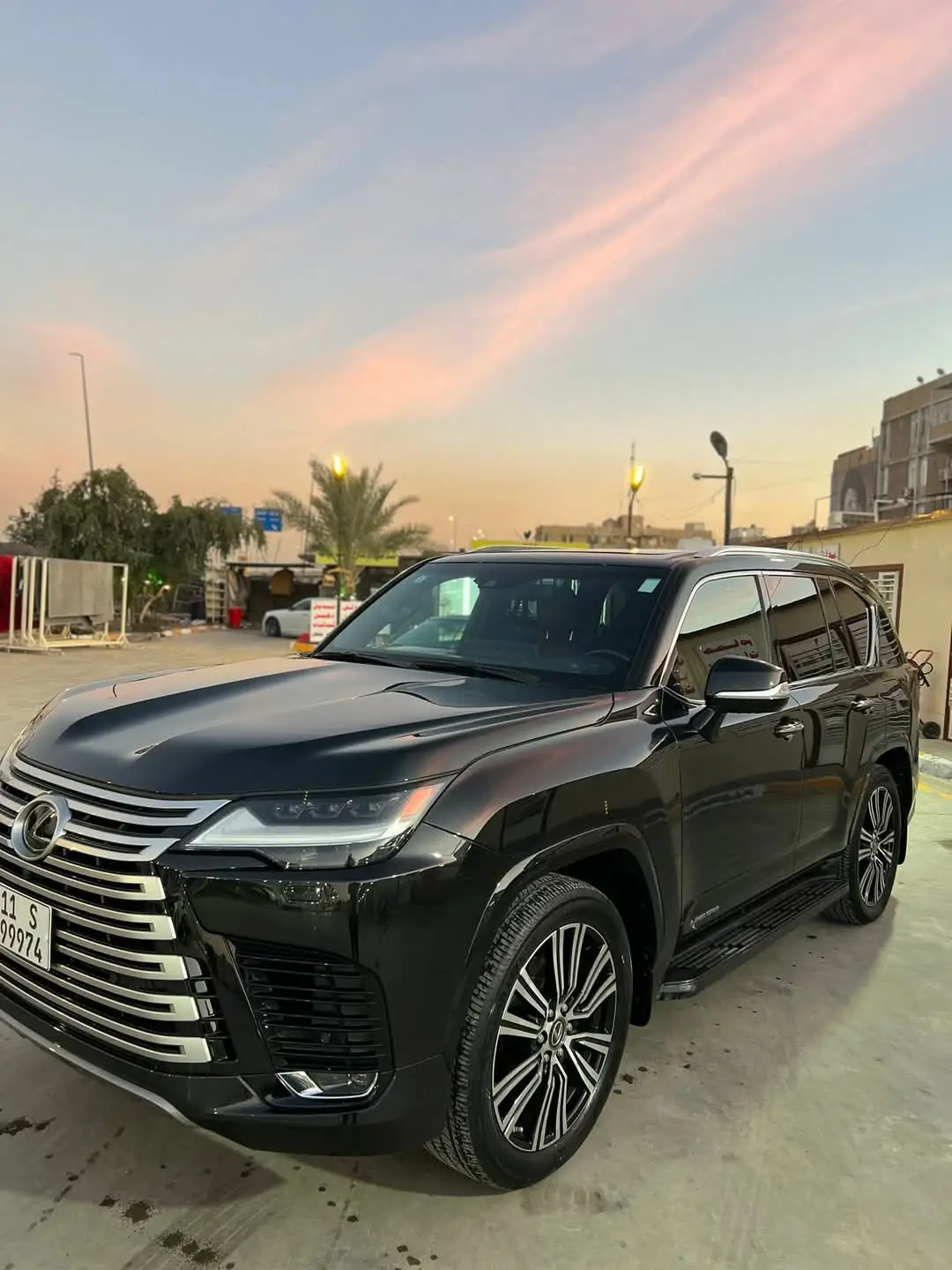 ‎السلام عليكم تحية طيبة  ‎لكزز 2022 بلاتينيوم  بريم اصلي  ‎رقم بغداد   ‎مواصفات معروفه  ‎ماشية 26 الف كيلو بحالة الوكاله               LX600 PLATINUM ‎محرك ثنائي توربو, 6 اسطوانات بسعة 3.5 ليتر مصابيح أمامية LED بثلاث عدسات نظام صوت مع شاشة قياس 3.12 إنش وشاشة تحكم قياس 7 إنش نظام رؤية 360 تقنية غلق الابواب التلقائي نظام مراقبة النقطة العمياء مع نظام مراقبة حركة المرور خلف المركبة  ‎مقاعد 7 بعد مواصفات بيه  ‎مكفولة كفالة عامة من الصبغ والبارد والتبديل  ‎السعر 118,000 الف  وبيه مجال  ‎مكان السيارة بغداد   ‎الاستفسار/07763916320
