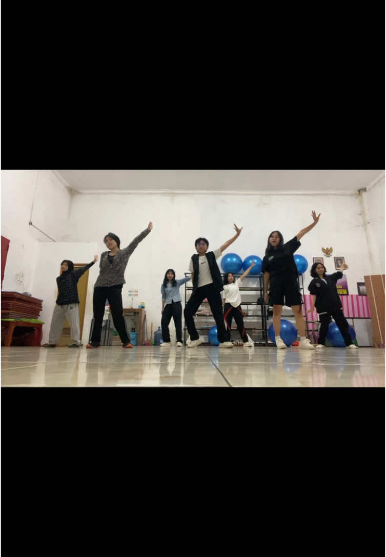 Feeling the energy of 'BAAM'! #momoland #baam #dance #dancechallenge #choreography #07 #08 #09 #fyp #kpopdance #fypage 