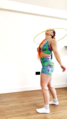 Someone get this girl a hair band jhezz 