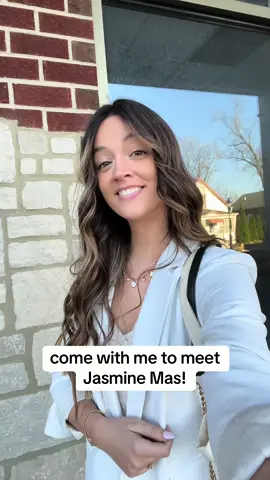 hi @🤍 !! Thank you so much for stopping in Chicago for your book tour! Had the best time celebrating the new deluxe edition of Blood of Hercules (thank you @Harlequin Trade Publishing for this beauty)! Can’t wait for the 2nd book to come out in October If you’re looking for a slow burn enemies to lovers with Greek and Roman mythology, THIS IS FOR YOU! Thank you @Love’s Sweet Arrow for putting together the event! #jasminemas #bloodofherclues #enemiestolovers #romantasybooks #booktoker 