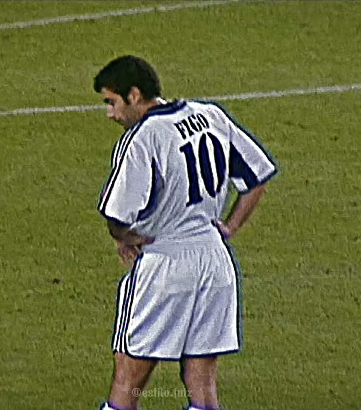 A “Linda” recepção da torcida do Barcelona para Luís Figo 🔴🔵 #barcelona #figo #futebol 