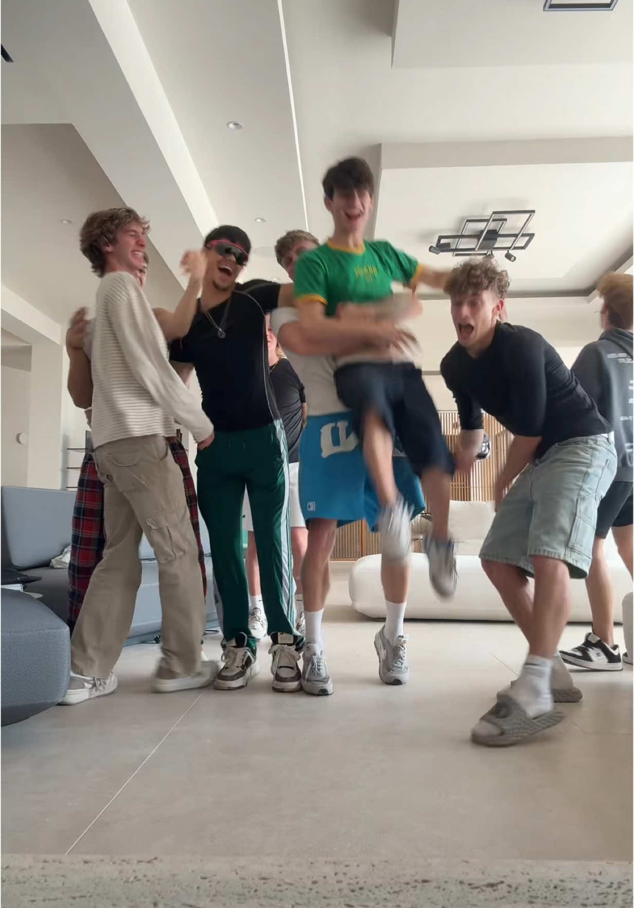 Day || #uncutmansion #fyp @Noah @Romeo @Charlie&Kelvin @levi_lane18 @EliasTwink18 @leoboy_of 