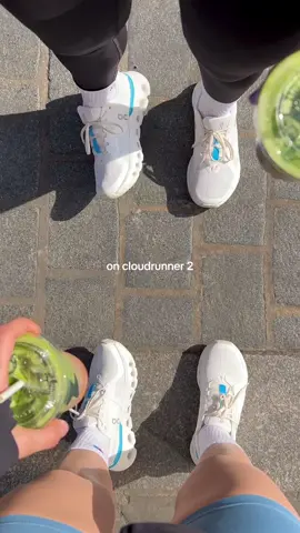 Are these the best running shoes?? They are the prettiest for sure @On  Best running partner: @Cristina  #Running #oncloudrunning #on #runningshoes #asics #novablast 