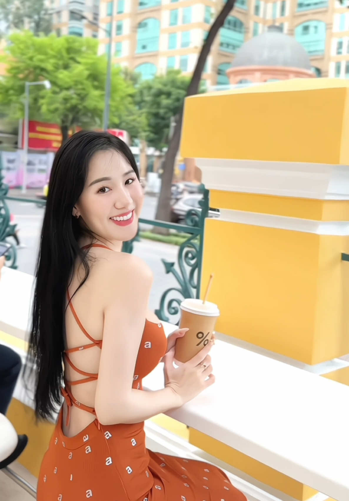 Cuộc sống của bạn như thế nào phụ thuộc vào cách bạn nhìn nhận nó. Nếu bạn chọn nhìn vào những thiếu sót, tập trung vào những ng k yêu bạn, cuộc sống liền trở nên trống rỗng. Nếu như bạn tìm thấy niềm vui từ trong những điều nhỏ nhặt, tập trung vào tình yêu thương và lòng biết ơn, cuộc sống liền trở nên trọn vẹn.  Thay đổi góc nhìn, có thể thay đổi được toàn bộ cục diện 🥰  #xuhuong #trendtiktok #fypシ゚viral #mebimsua #me2embe #trend #trendy 