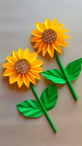 Diy easy paper sunflower 🌻🌻#papercraft #origami #tutorial #creatorsearchinsights #viral #craft #trending #DIY #sunflower #flowers #fyp #fypシ #foryoupage #fypage 