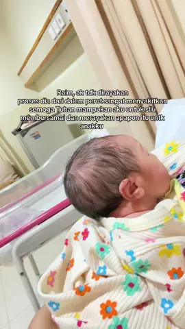 semoga ibu sllu bisa penuhin tangki cinta km walopun tangki cinta ibu sudah kosong  #momlife #raimlaode #komangraimlaode #sadstory 