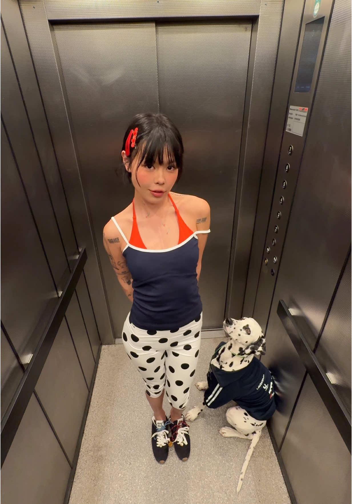 Elevator is our fitting room 🦤🎙️💕