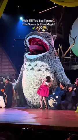 Do you want to see TOTORO on real life??? ✨ #performence #acting #theater #live #uk #theaterlife #miracle #laranapeluche #teatro🎭 #stage
