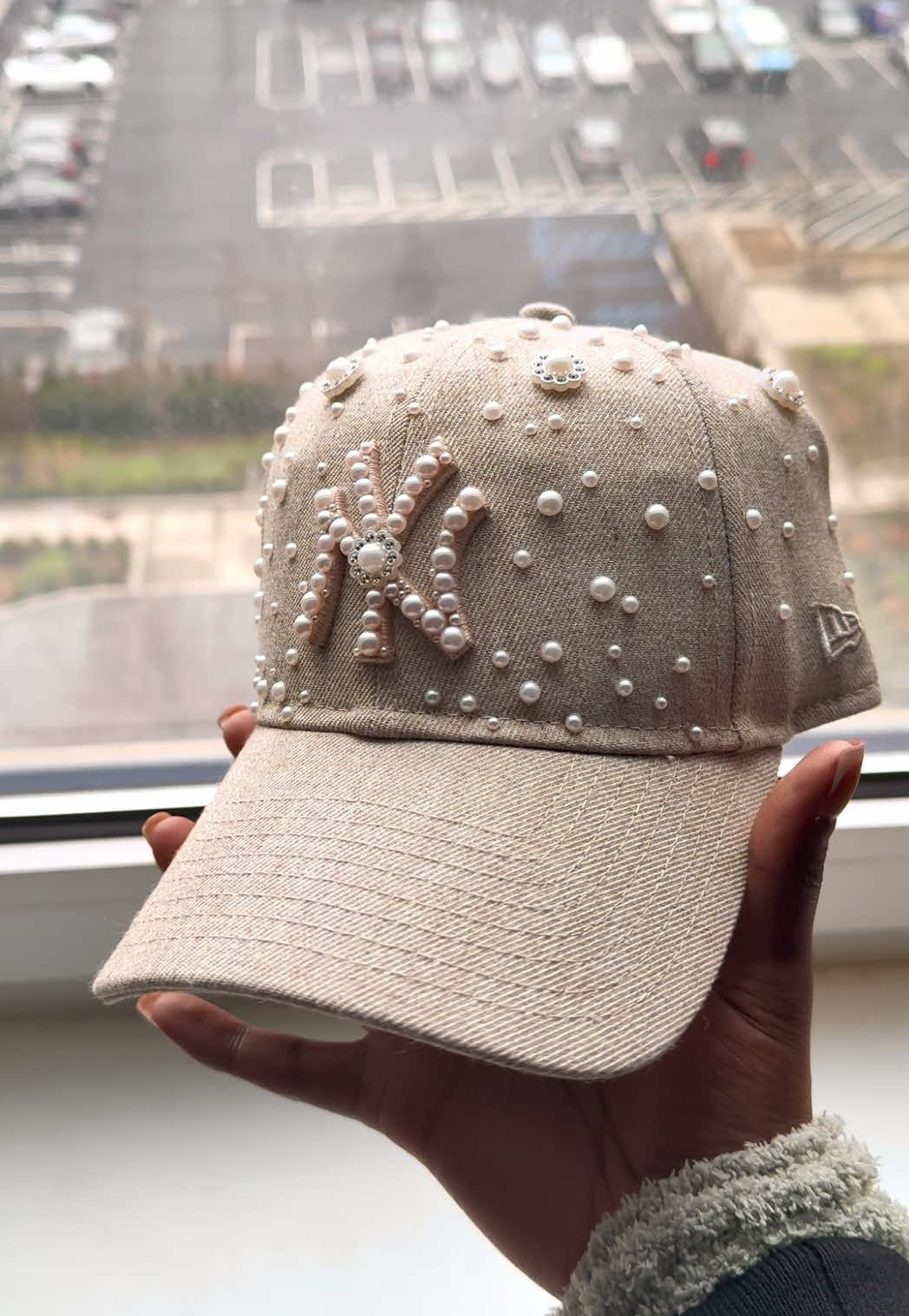 Custom Pearl NY Yankees 🧢  #customhat #customfitted #nyc #yankees #pearl #designer #streetwear #streetwearstyle #newyork #neweracap 