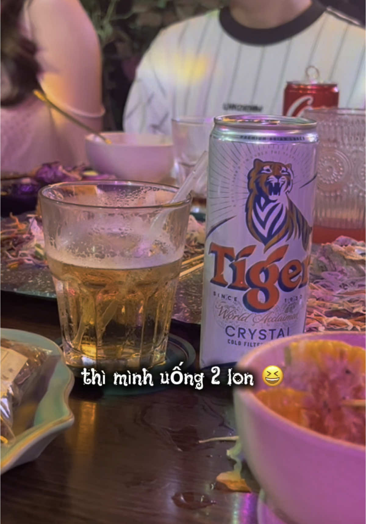 Uống 1 lon hổng đc... thì mình uống 2 lon... 2 lon mà hổng được nữa... thì mình uống 1 thùng 😄 #mocmoc #annhauvuive #khongsaykhongve #xh #viral 