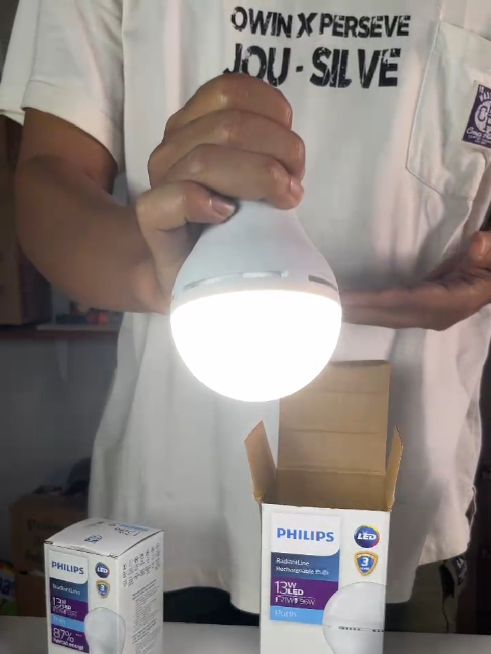 Lampu emergency philips garansi 3 tahun, tetap menyala walaupun listrik mati #lampuemergency #lampuemergencyphilips #lampuphilips 