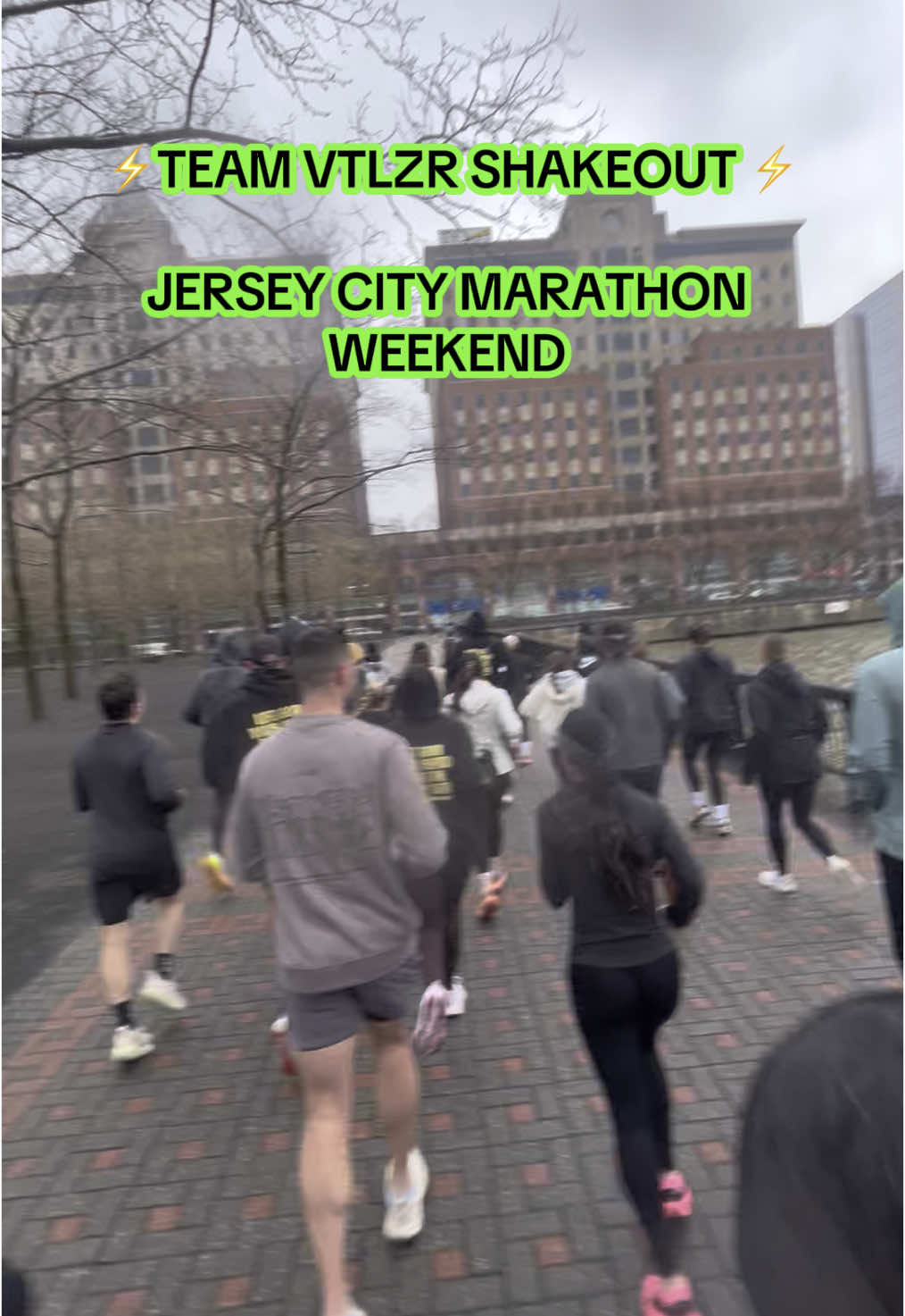 feels like of 20 isn't stopping anyone here ⚡️⚡️ @VTLZR  Let's get is Jersey City!!! we 🫶🏼 @Slate Milk @O’Bagel & @Drink LMNT for the pre-race fuel!!  #Running #shakeout #runclub #workout #Fitness #jerseycity #halfmarathon 