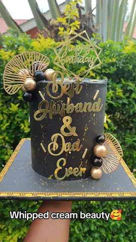 #baking #blackcakedesign ##cakesoftiktok #sweetbakesbykoey #thikasfinest #Foryou #fypシ゚viral  Mirror paper topper from @sugararts Bakeware 