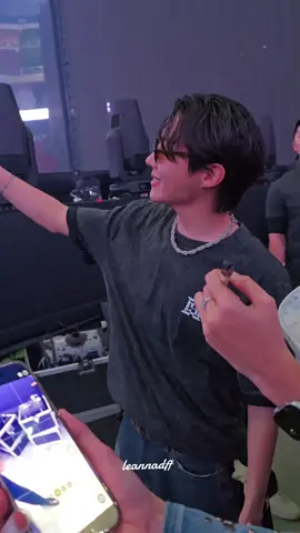 JHOPE SENT OFF DAY 1 💜💜💜#hopeonthestage #hopeonthestagemanila #bts #jhope #jhopebts #hoseokbts #kpopfyp #kpop #fypage #fyp 