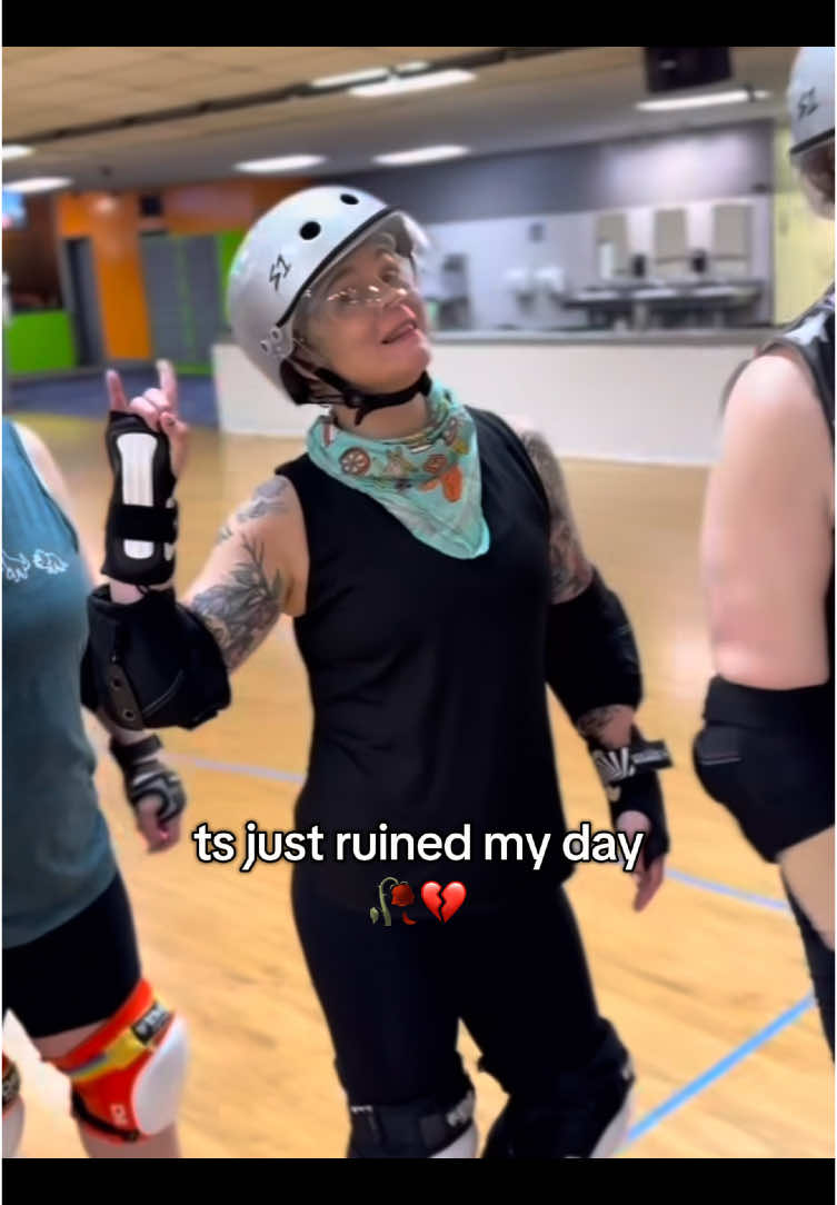 it was not even funny 😖#omardjamai #eldermillenial #cringe #women 