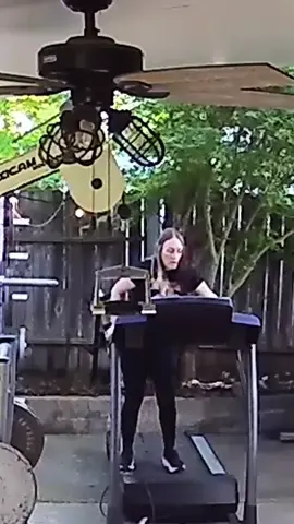 Just ran a mile at an incline of 3 after a year without stopping aghhh #fy #fyp #Running #run #mile #athlete #athletic #gym #gymgirl #glutes 