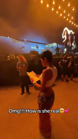 Teyana Taylor is even more gorgeous in person. Oh my God she’s literally top-tier. #coachella 