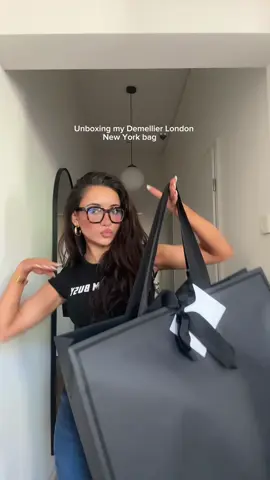 Oh she's cuteee 🖤 Thank you @DeMellier for the New York Bag in black – the bag of my dreams!  #unboxing #demellier #demellierlondon #demellierlondonunboxing #demelliernewyork #shopperbag #fashiontiktok #minimalfashion 