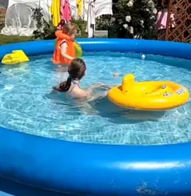 un día de piscina con mi hermana ✌🏻😁