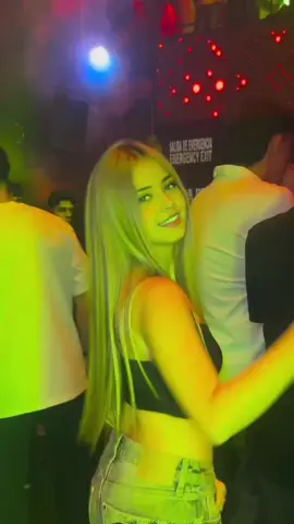 ojitos chiquititos #discotecas #latinas #perreo #dembow #westcol #antro 