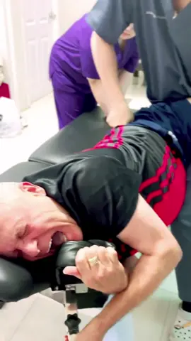 Tem mais de 40 anos e sente muitas dores nas costas? Então esse vídeo é para você! #coluna #dornascostas #dornacoluna #dornalombar #colunatravada #colunavertebral #semandar #dor #escoliose #cirurgia #cirurgianacoluna 