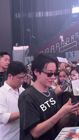 Pogiiiiiii  #HopeOnTheStageManila